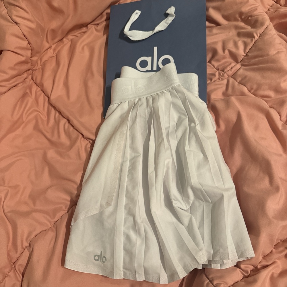 ALO Yoga Elegant White Circle Skirt